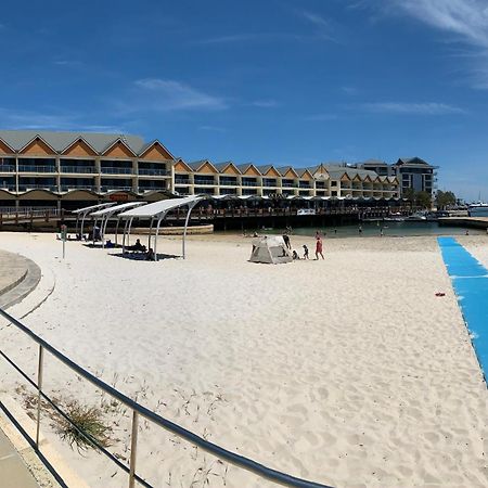 The Hutt On Mandurah Marina Lägenhet Exteriör bild